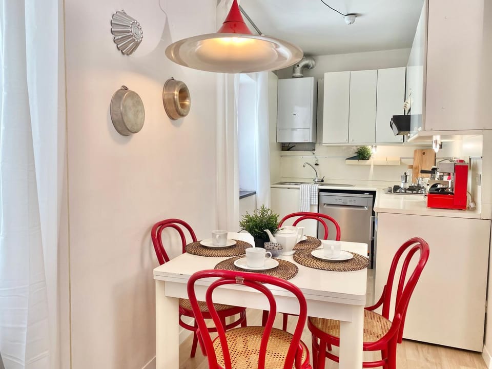 Kitchen or kitchenette, Dining area, pet friendly, stove