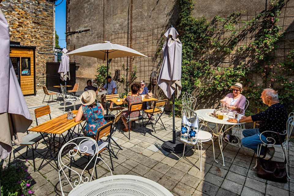 Patio, Restaurant/places to eat, Food and drinks, Food, Guests
