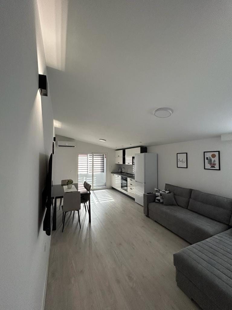 TV and multimedia, Living room, Dining area