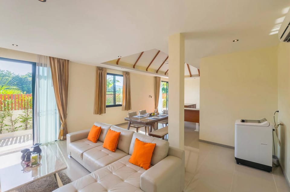 Living room, Seating area, Dining area