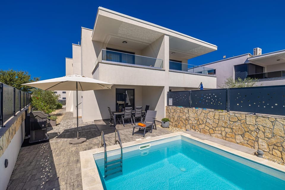 Property building, Swimming pool