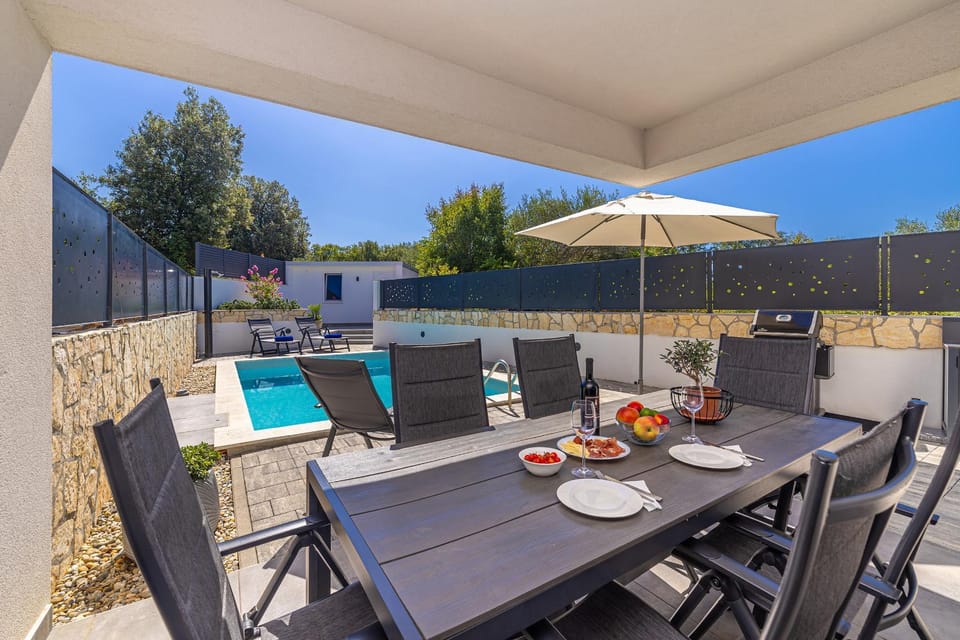 Property building, Swimming pool