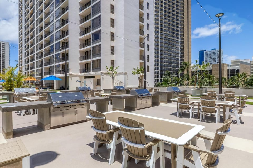 Deluxe Ocean and Diamond Head View Waikiki Condo, Free parking! Apartment in Honolulu