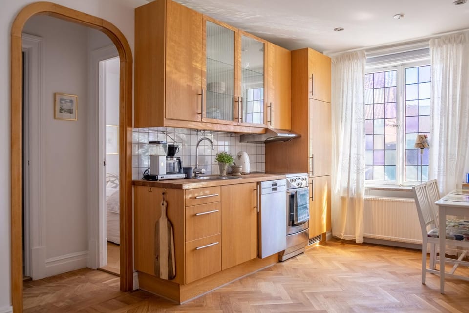 Kitchen or kitchenette, Dining area, dishwasher, pet friendly, stove