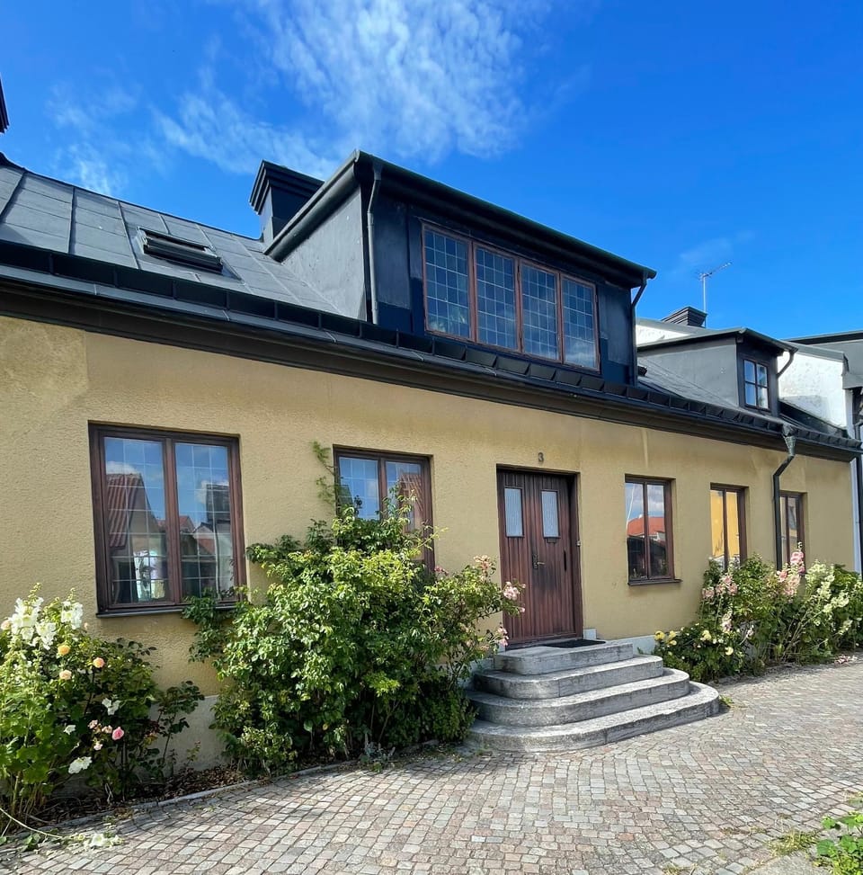 Property building, Day