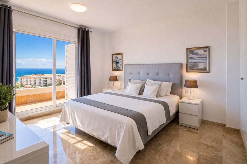 Bed, Natural landscape, Balcony/Terrace, Photo of the whole room, Bedroom, Sea view, internet