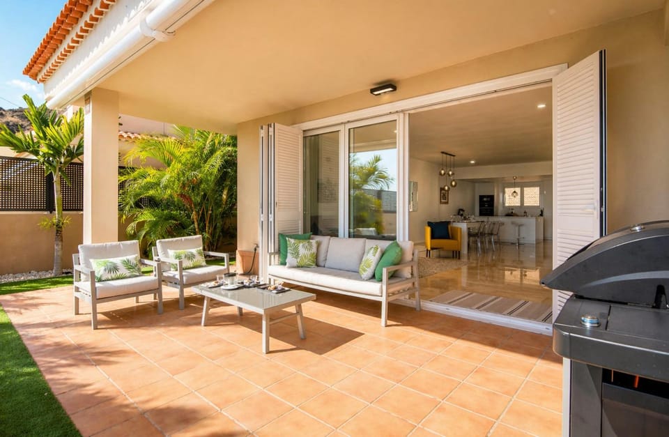 Patio, Day, BBQ facilities, Garden, View (from property/room), Balcony/Terrace, Kitchen or kitchenette, Living room, Seating area, Dining area, Garden view, sunbed