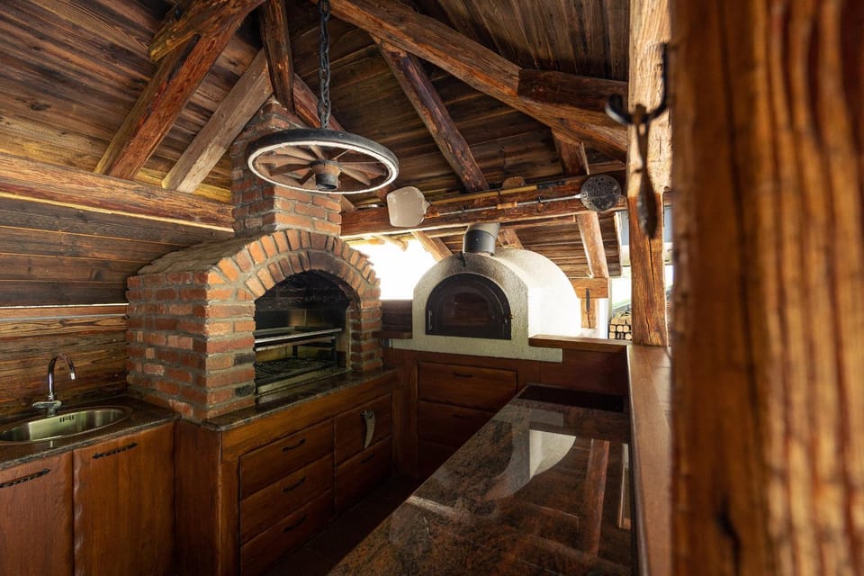 Kitchen or kitchenette, flat iron, pet friendly, stove
