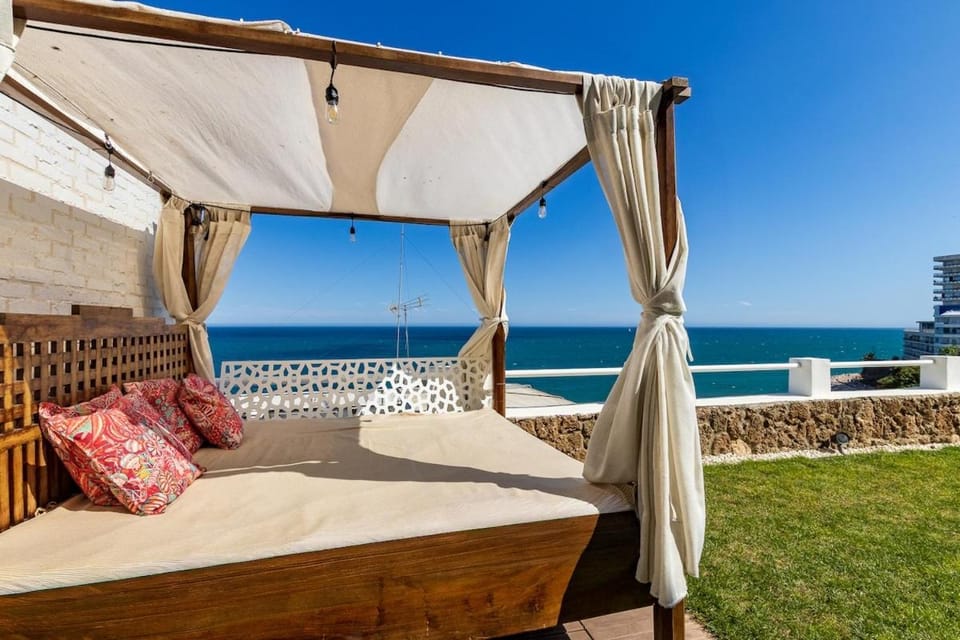 Casa Folimanka, 250sqm Garden Duplex with Jacuzzi, Sea View & Cinema Apartment in Torremolinos