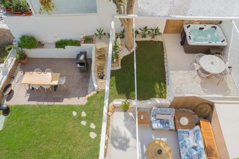 Casa Folimanka, 250sqm Garden Duplex with Jacuzzi, Sea View & Cinema Apartment in Torremolinos