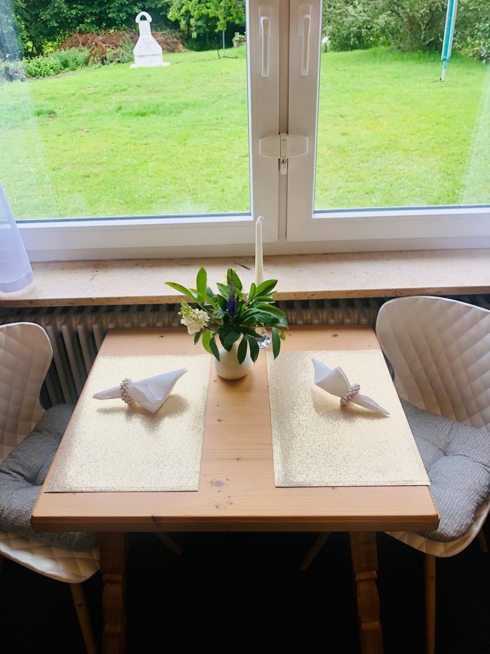 Garden, Living room, Seating area, Dining area, Garden view