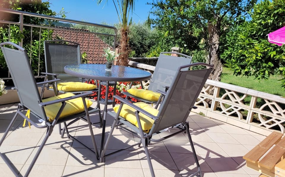 Patio, Seating area