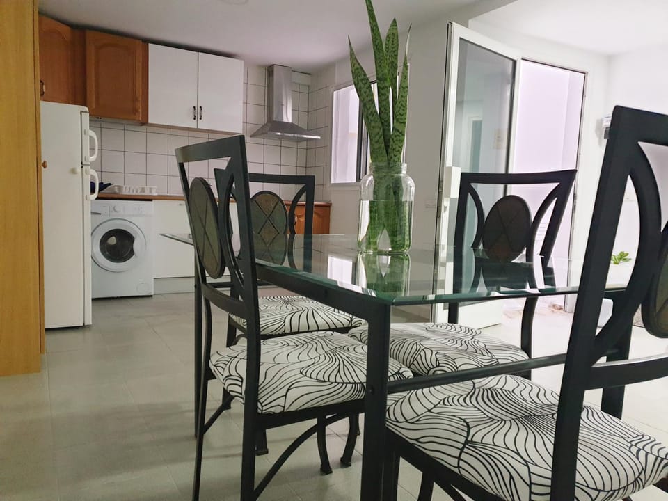 Kitchen or kitchenette, Living room, Seating area, Dining area, minibar, stove, washing machine