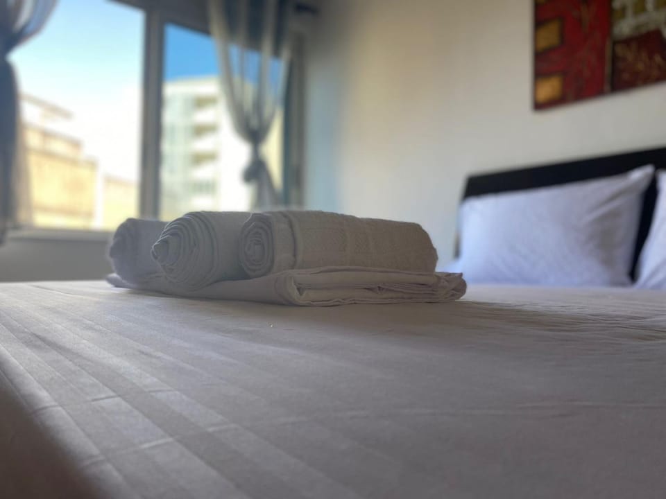 Bed, Bedroom, towels
