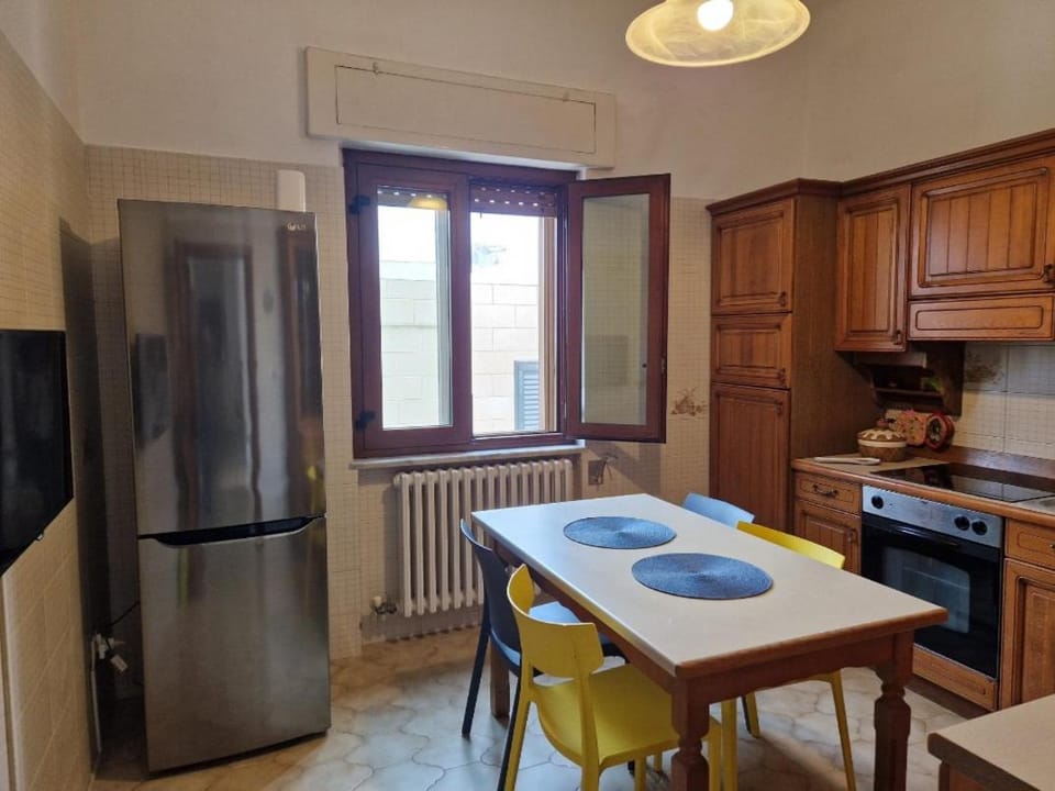 Kitchen or kitchenette, Dining area, oven, pet friendly, stove
