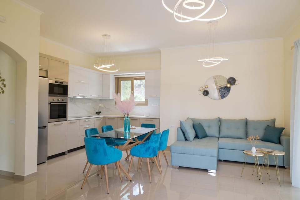 Kitchen or kitchenette, Living room, Seating area, Dining area