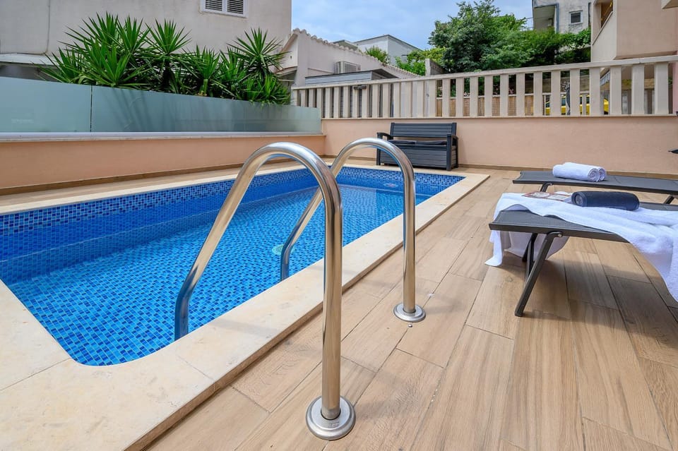 Day, Balcony/Terrace, Swimming pool, Swimming pool