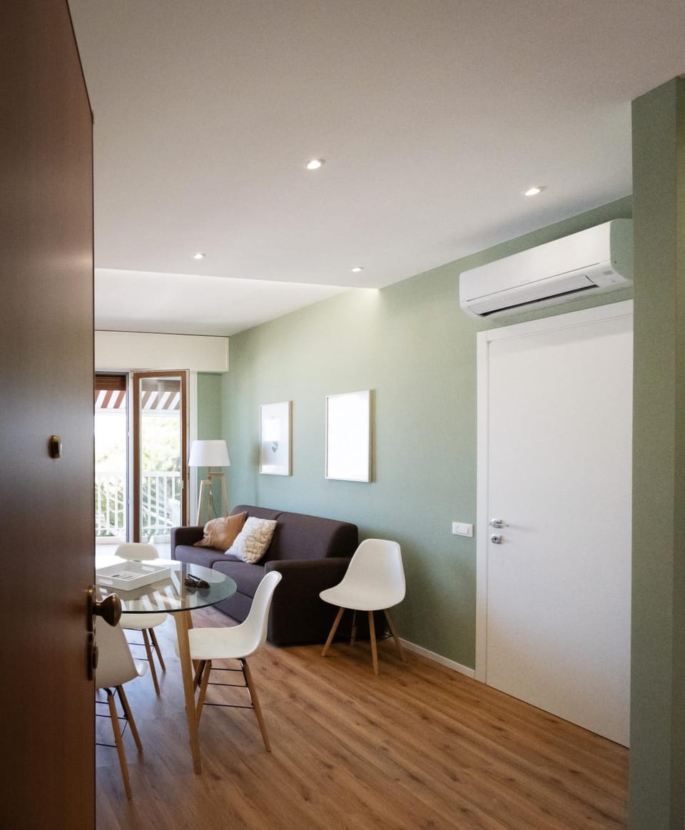Living room, Seating area, Dining area, air conditioner