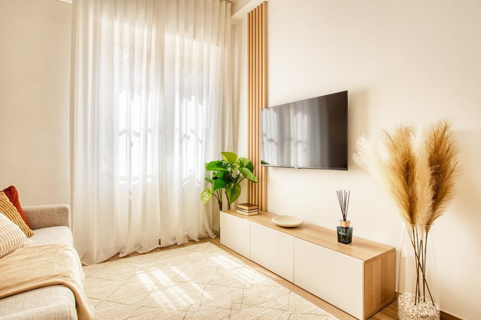 TV and multimedia, Living room, Evening entertainment