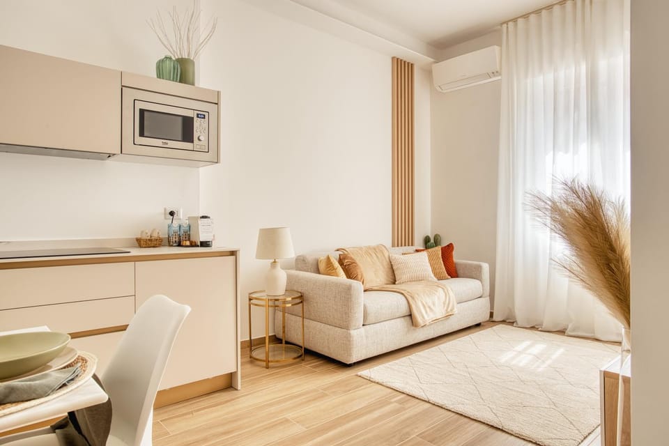 TV and multimedia, Seating area, air conditioner