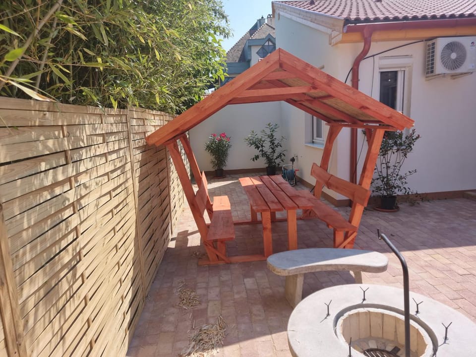 Patio, Garden, Balcony/Terrace