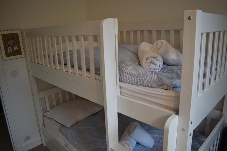 Bedroom, bunk bed