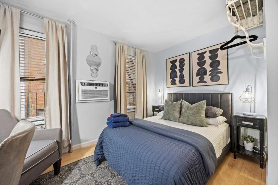 Bed, Bedroom, air conditioner