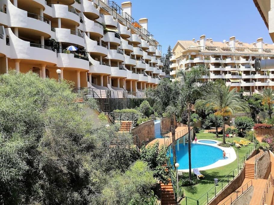 Property building, Garden view, Pool view, Swimming pool, Swimming pool, sunbed