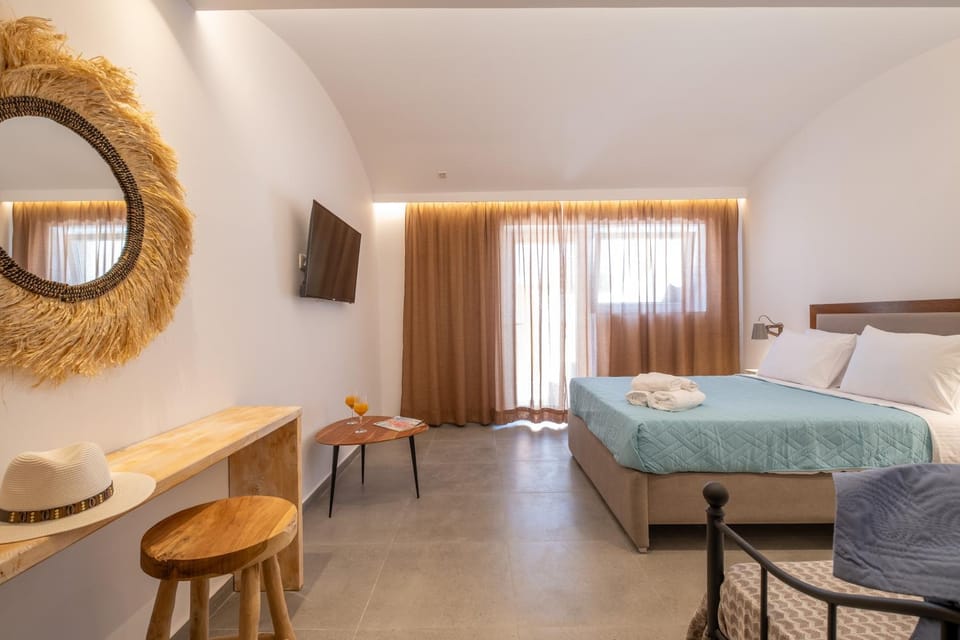 Bed, TV and multimedia, Photo of the whole room, Bedroom, hair dresser