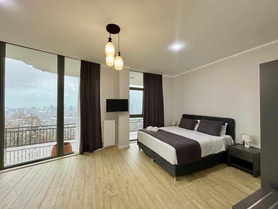 Bed, View (from property/room), Balcony/Terrace, Photo of the whole room, Bedroom, City view