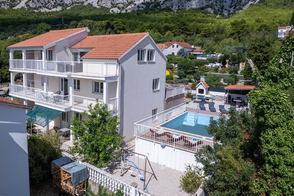 Property building, Bird's eye view, Swimming pool