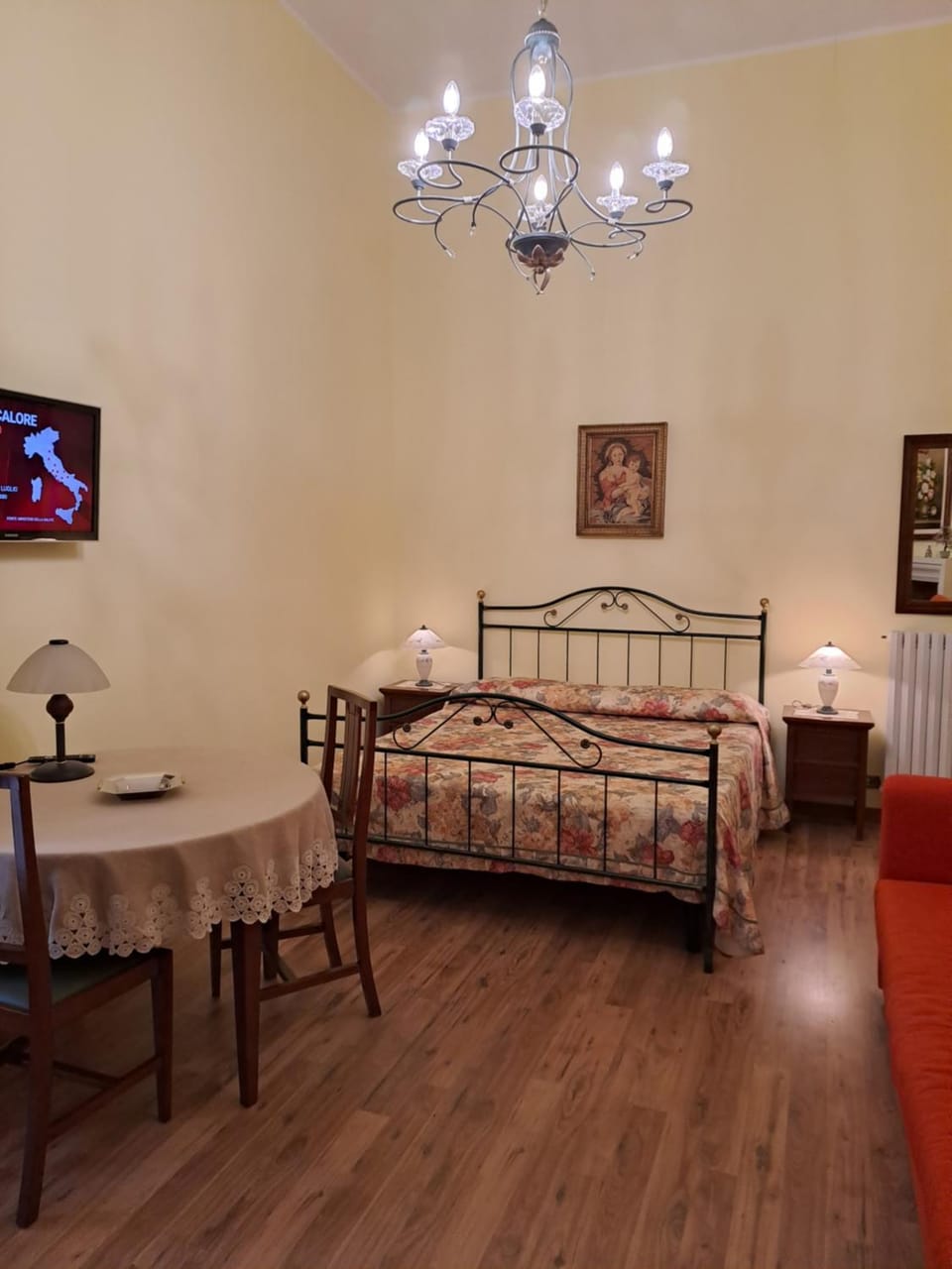 Photo of the whole room