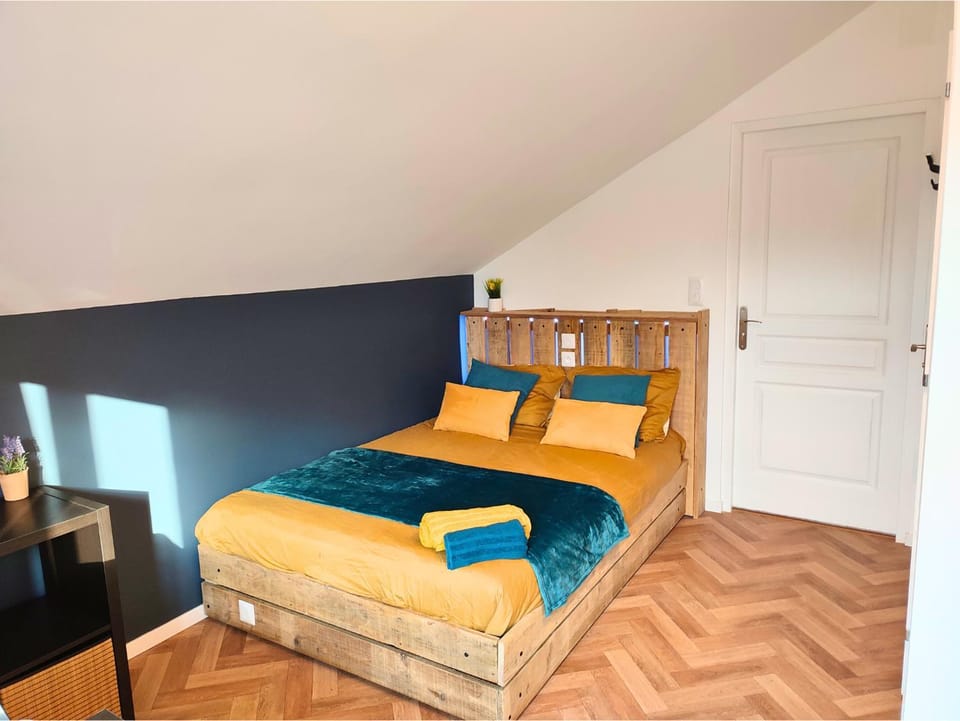 Bed, Bedroom