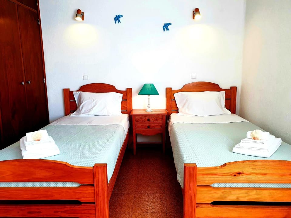 Bed, Bedroom, towels, wardrobe