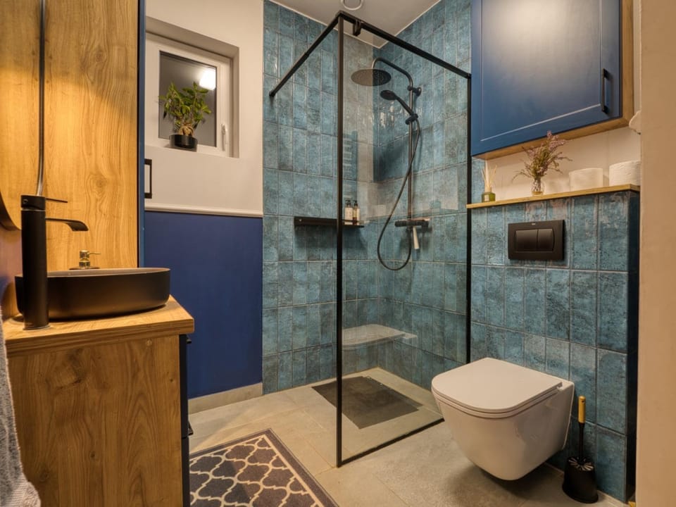Shower, Toilet, Bathroom