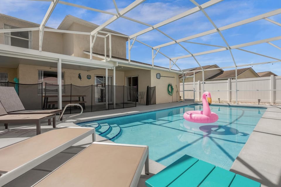 Patio, Day, Pool view, Swimming pool, Swimming pool, sunbed