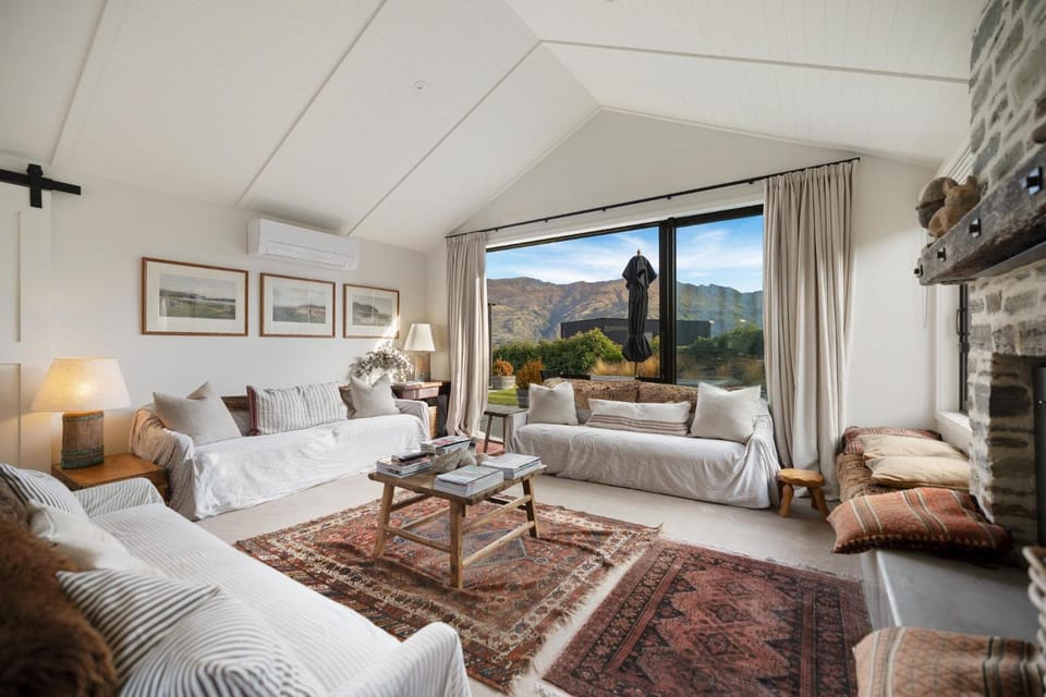 TV and multimedia, View (from property/room), Seating area, Garden view, Mountain view, flat iron, internet