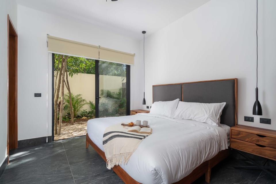 Bed, Garden, Photo of the whole room, Bedroom