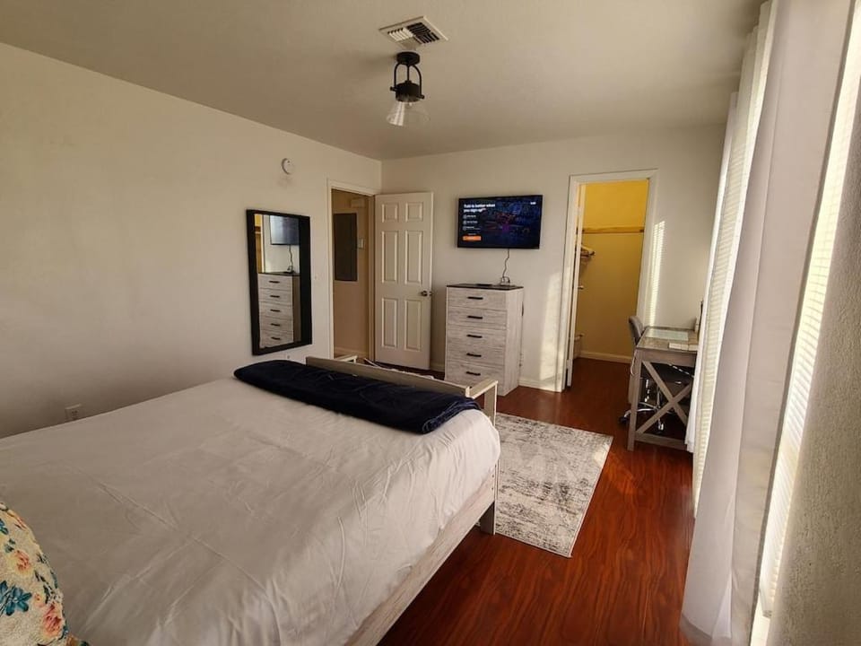 2bed 1 bath condo near Nellis afb & the strip Apartment in North Las Vegas