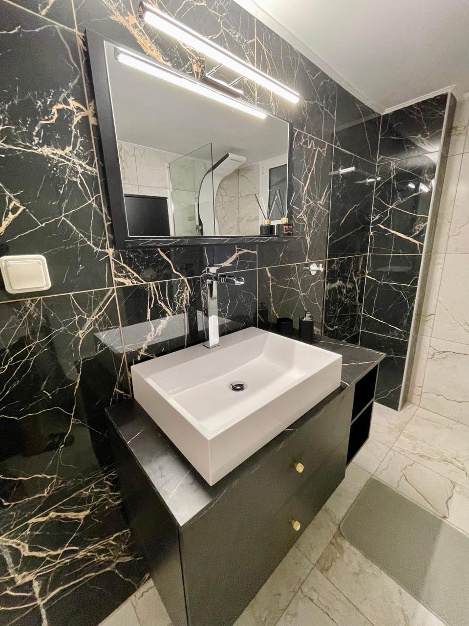 Emerald Luxury Apartments - ATH Airport Apartment in East Attica Regional Unit, Greece