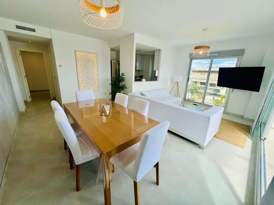 Communal lounge/ TV room, TV and multimedia, Kitchen or kitchenette, Living room, Seating area, Dining area