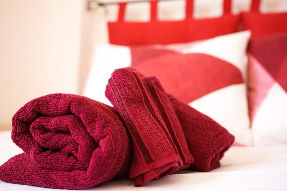 Bed, Photo of the whole room, Bedroom, towels