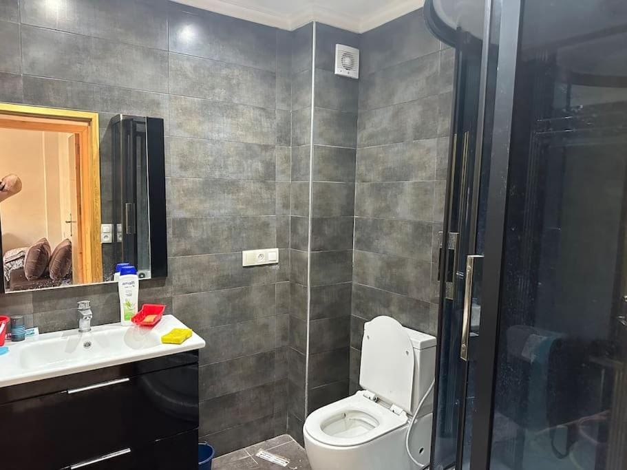 Shower, Toilet, Bathroom