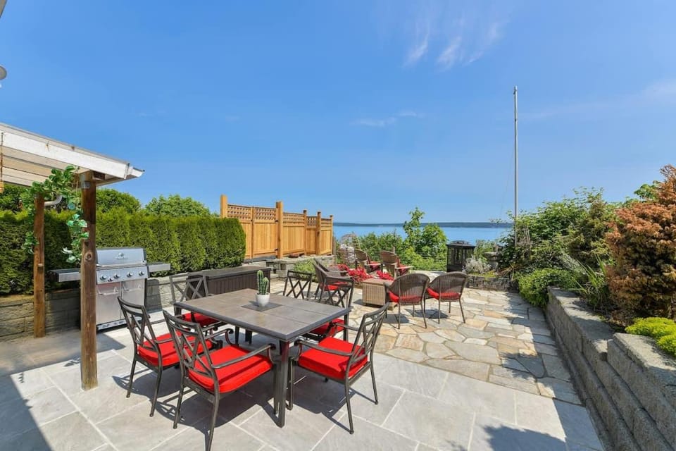 Gulf Island View Suite by EMR Vacation Rentals Apartment in Chemainus