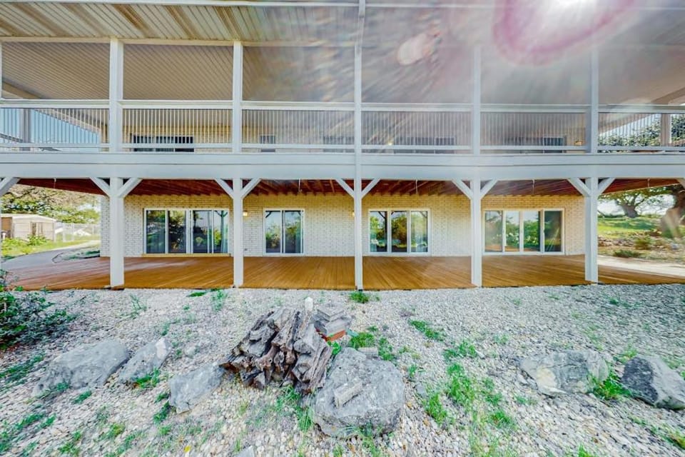 Property building, Day