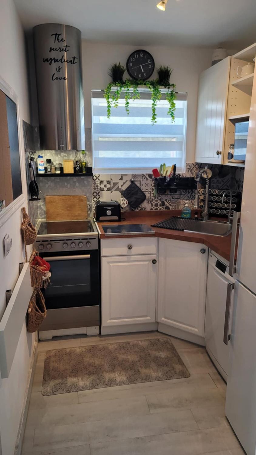 microwave, oven, stove, kitchen
