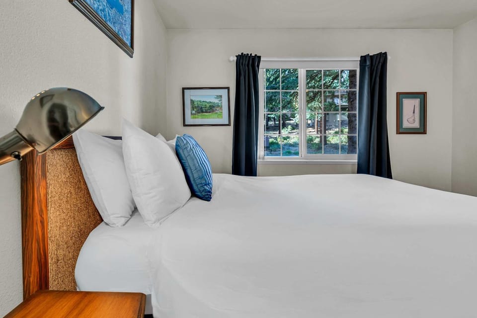 Bright 3BDR Near Beach and Slopes House in Tahoe Vista