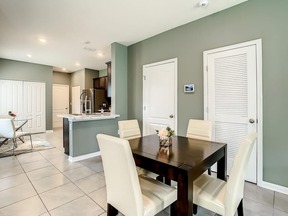 Dining area, kitchen