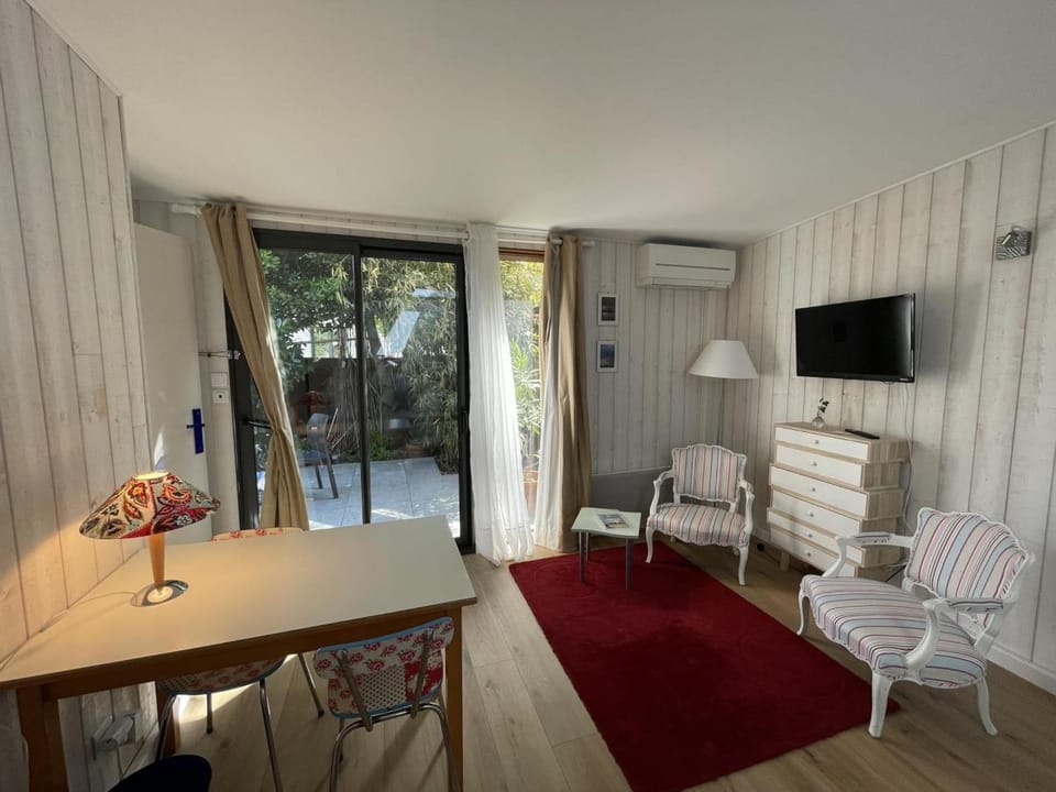 Studio calme, terrasse privative en ville - 2 pers. - FR-1-381-536 Apartment in Tours