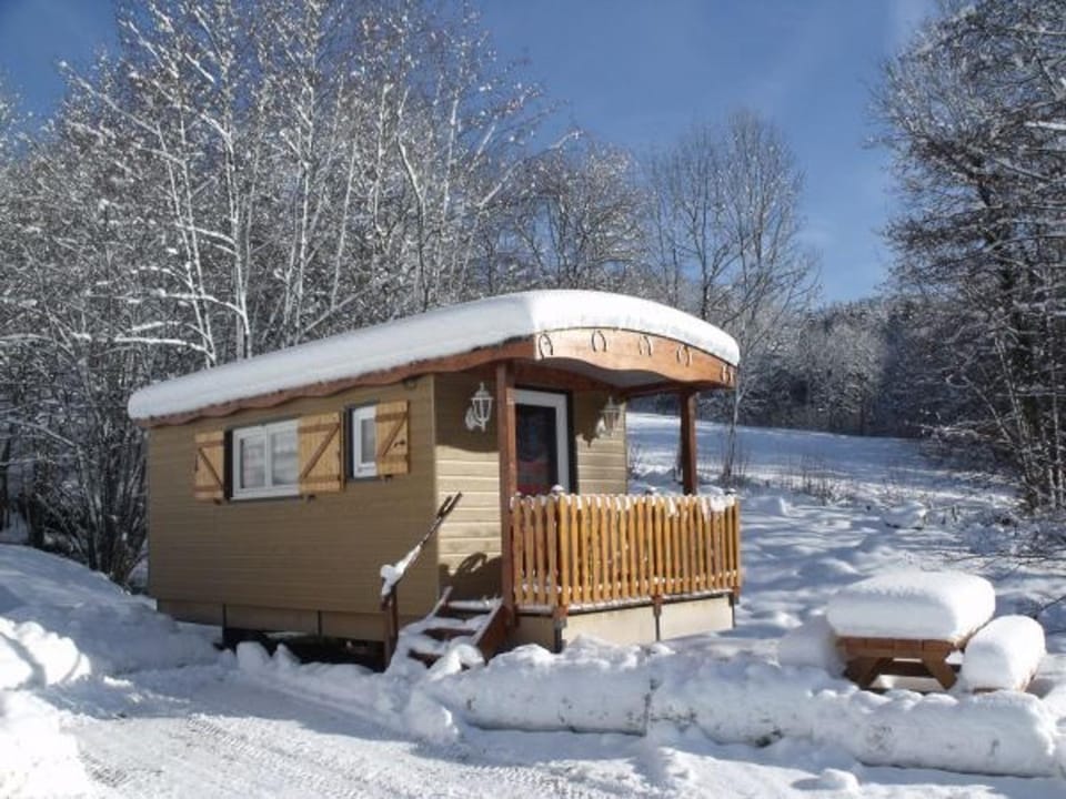 Roulotte cosy avec kitchenette, ruisseau apaisant et espace bien-être, nuit insolite à Ferdrupt - FR-1-589-444 House in Vosges